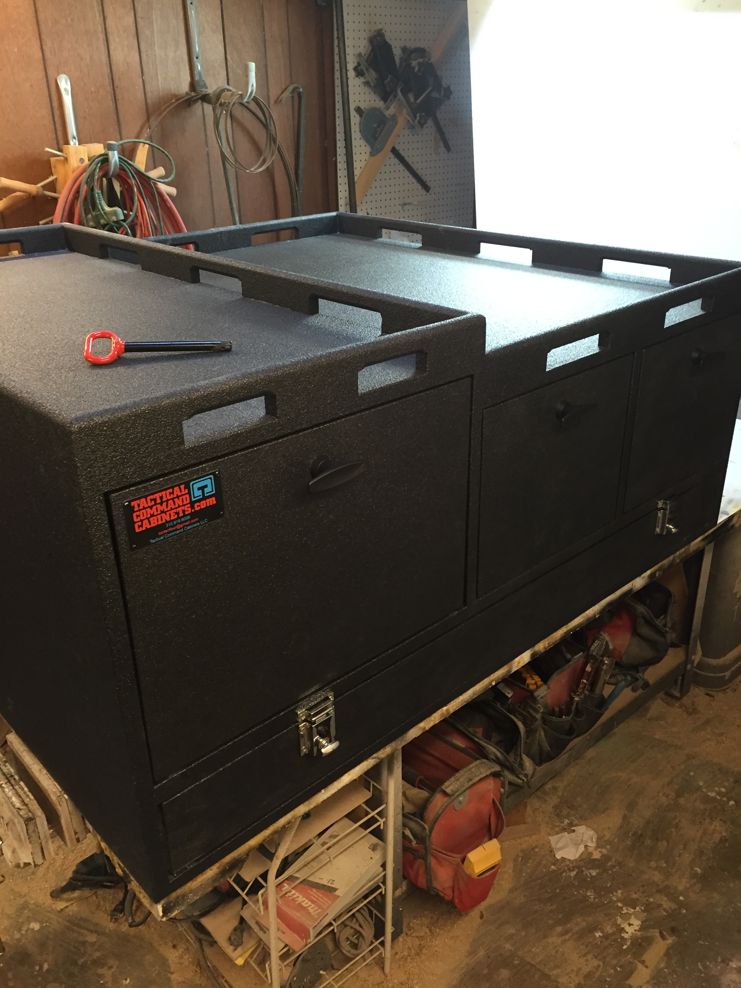 Rear command cabinet